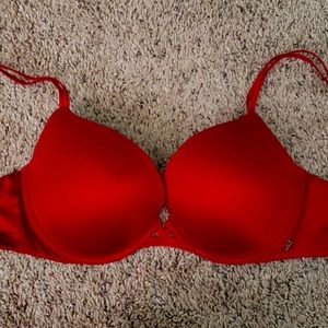Victoria's Secret Very Sexy pushup bra